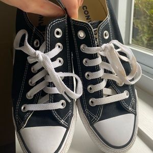 Black low rise converse